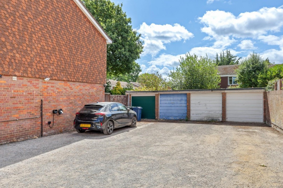 Devonshire Close, Amersham, Buckinghamshire, HP6 5JG