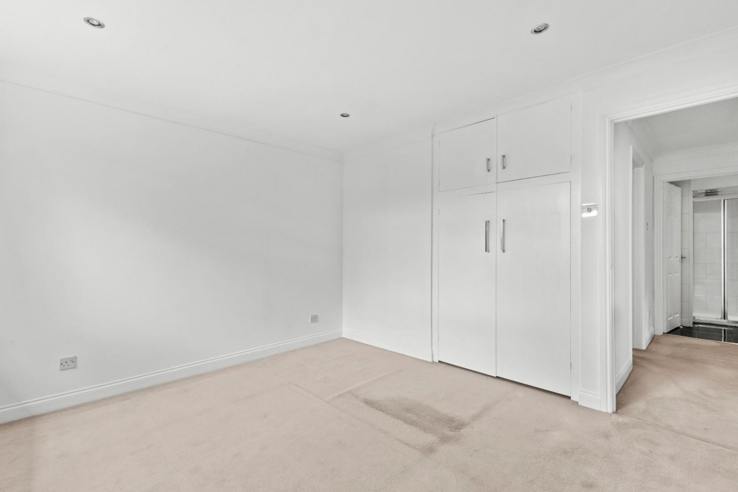 3 bedroom House for sale in Devonshire Close, Amersham, Buckinghamshire, HP6 5JG