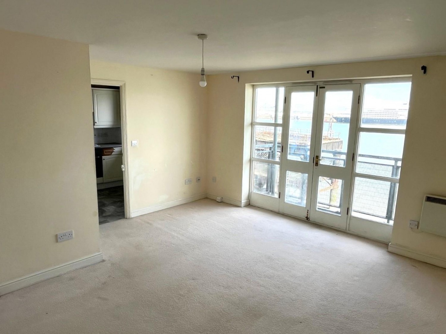 2 bedroom Flat for sale in Russell Quay, Gravesend, DA12