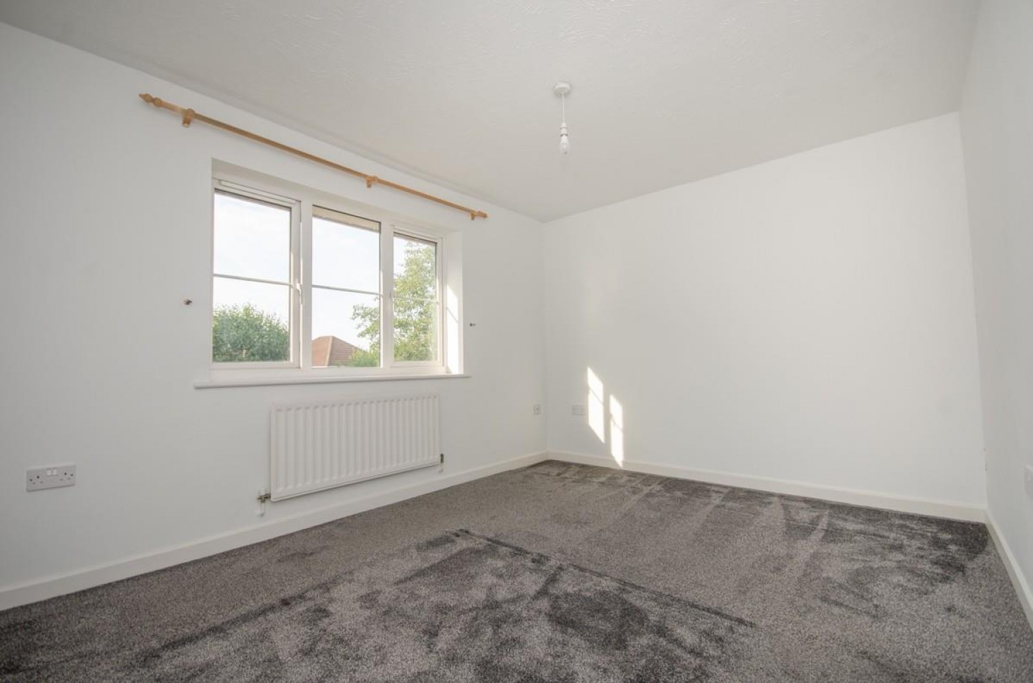 2 bedroom House for sale in Hill Close, Emersons Green, Bristol, BS16 7HH