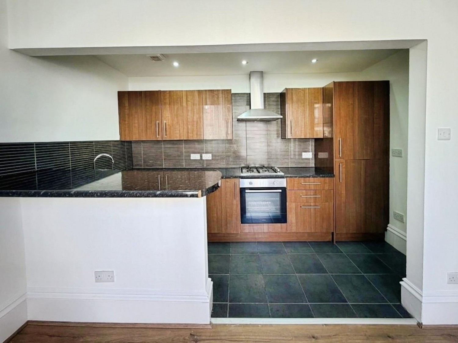 2 bedroom Flat to let in Huskisson Street , Georgian Quarter, L8 7LS
