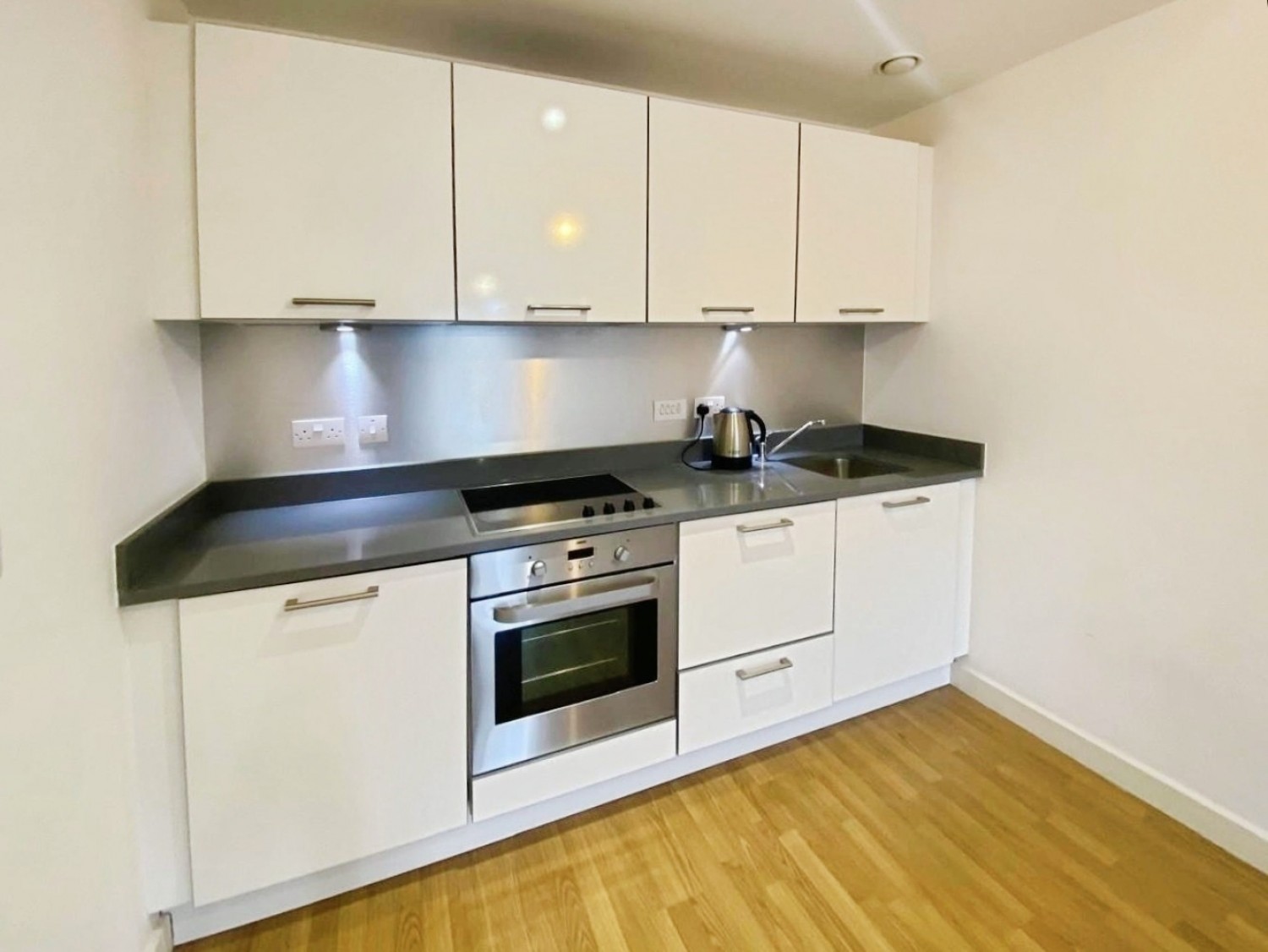 1 bedroom Flat to let in Burgage Square, Wakefield