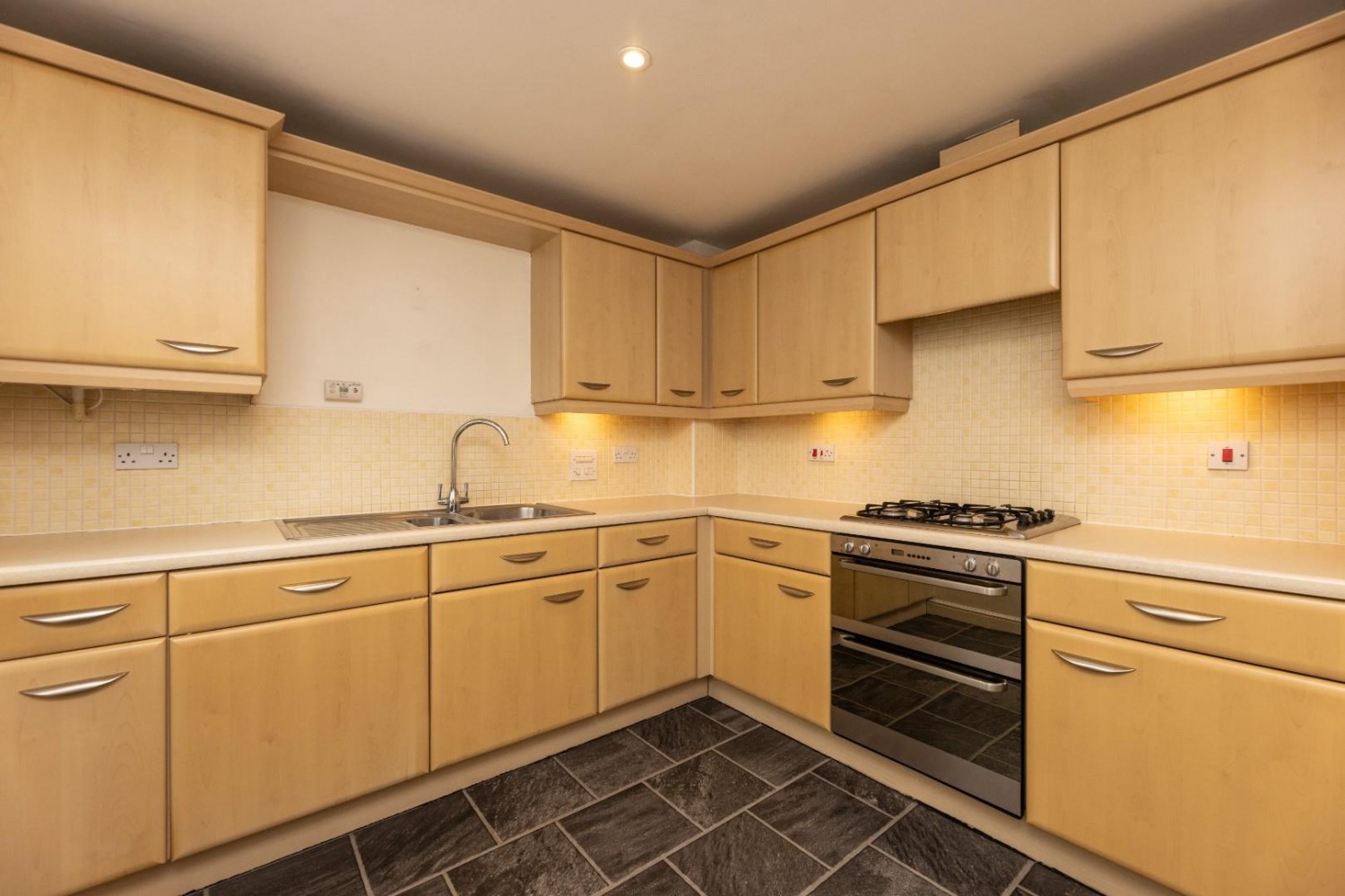 3 bedroom House for sale in Willowbridge Close, Castleford