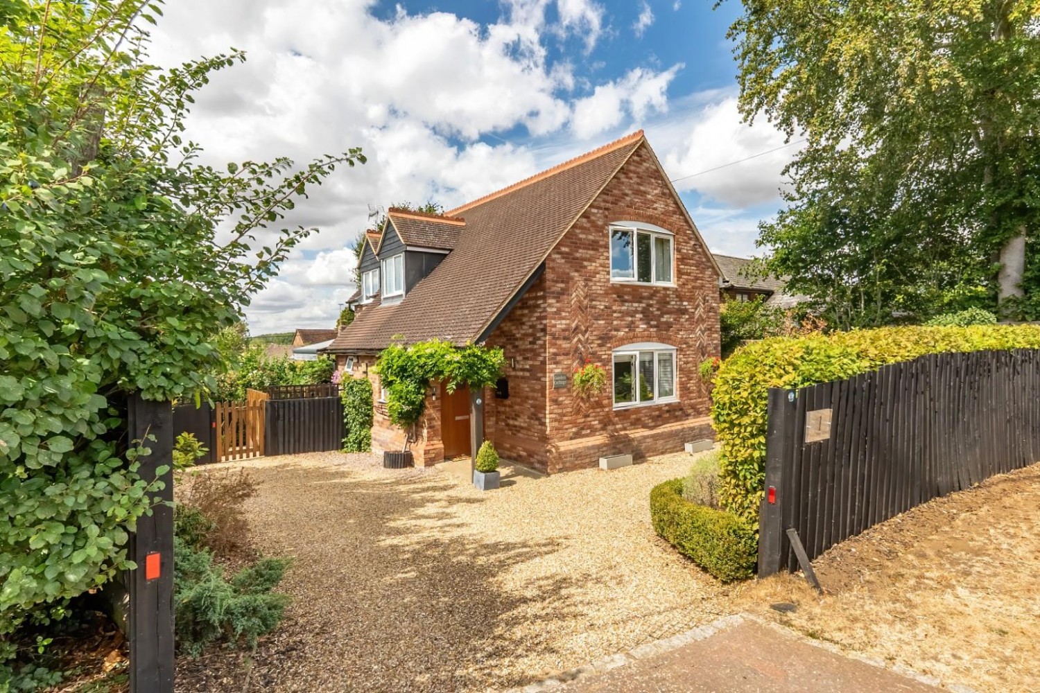 2 bedroom House for sale in Soulbury Road, Burcott, Leighton Buzzard