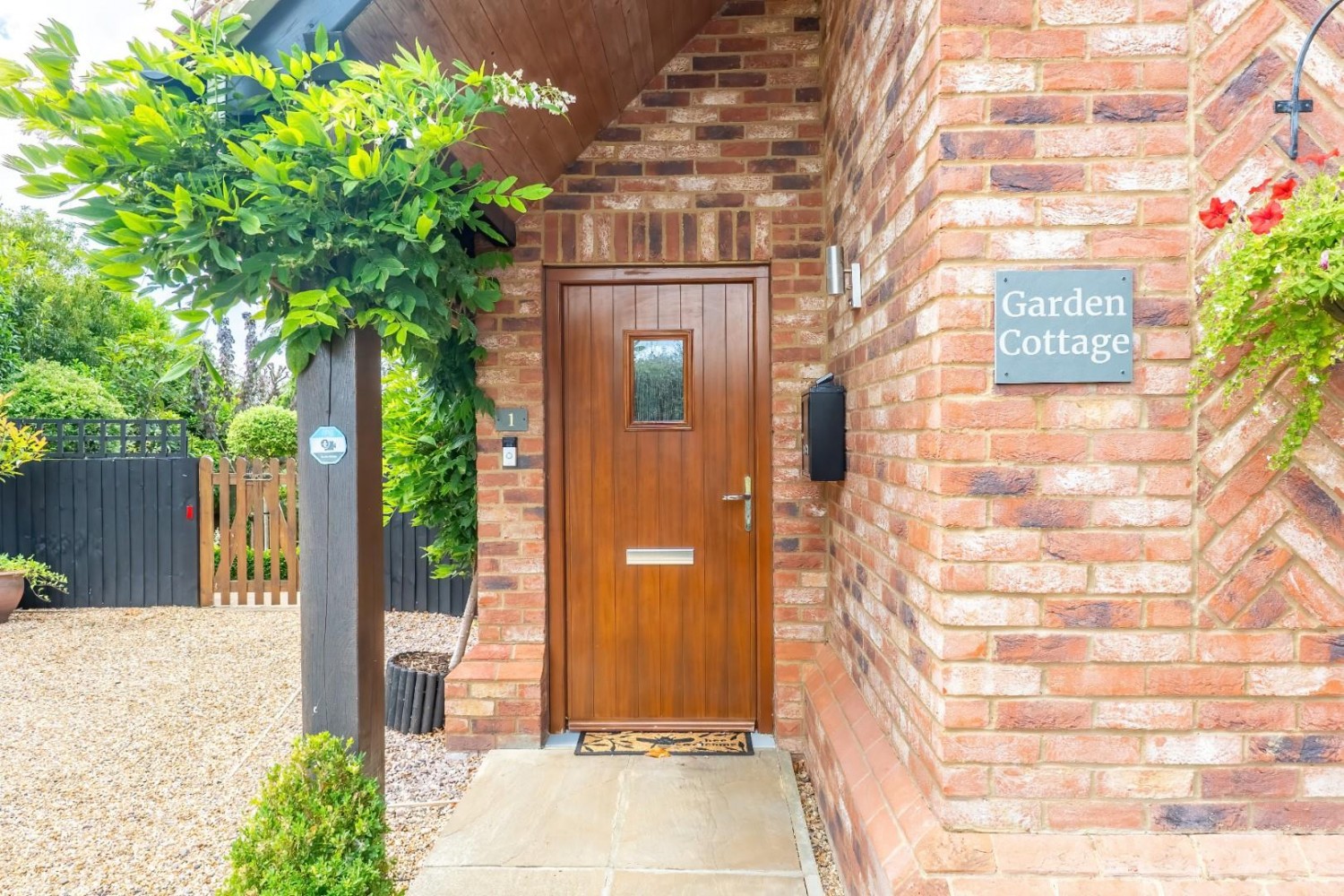 2 bedroom House for sale in Soulbury Road, Burcott, Leighton Buzzard