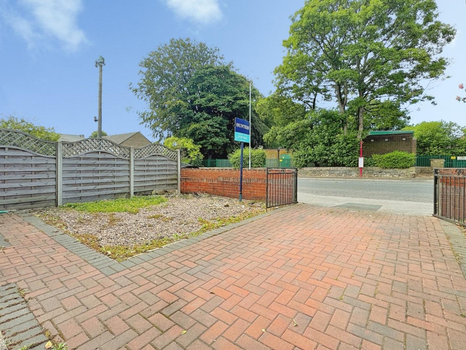 3 bedroom House for sale in Lower Town Street, Bramley, Leeds