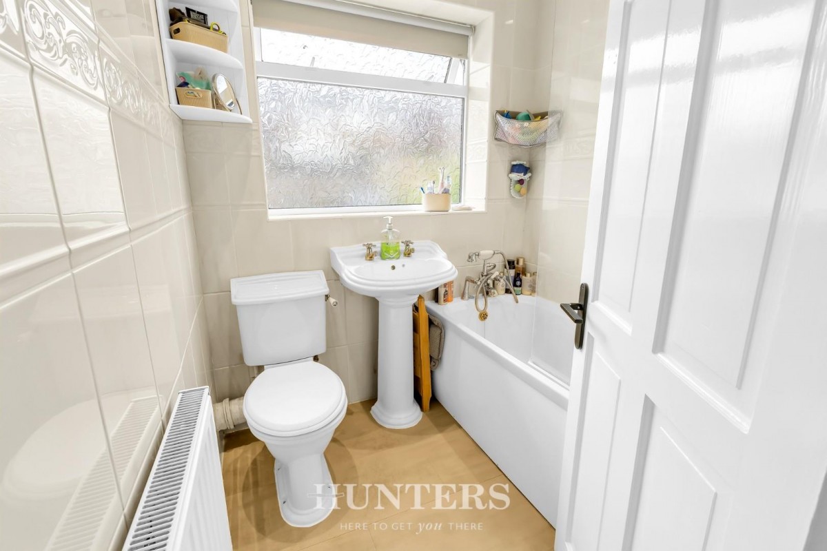 Glenwood Drive, Middleton M24