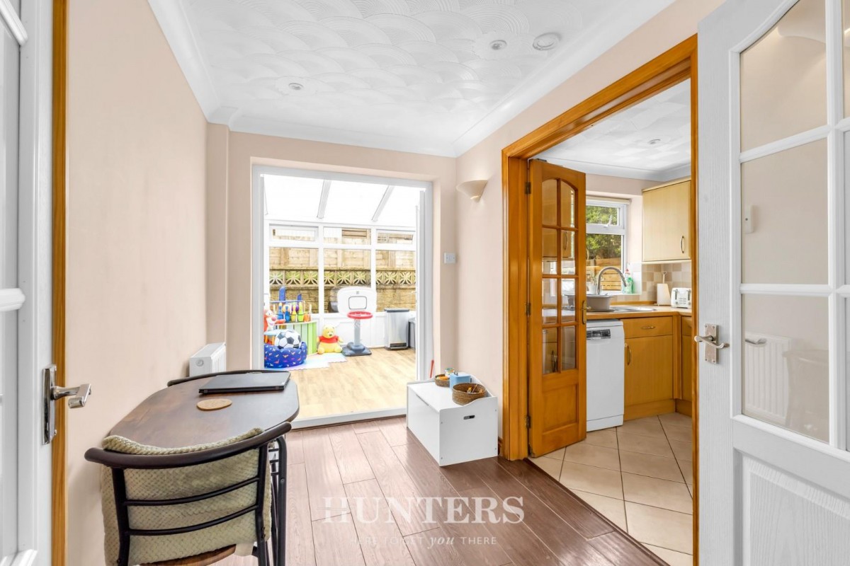 Glenwood Drive, Middleton M24
