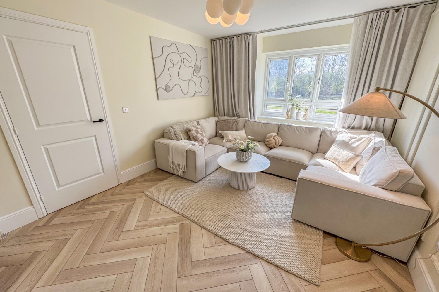 4 bedroom House to let in Bramham Gardens, Leeds