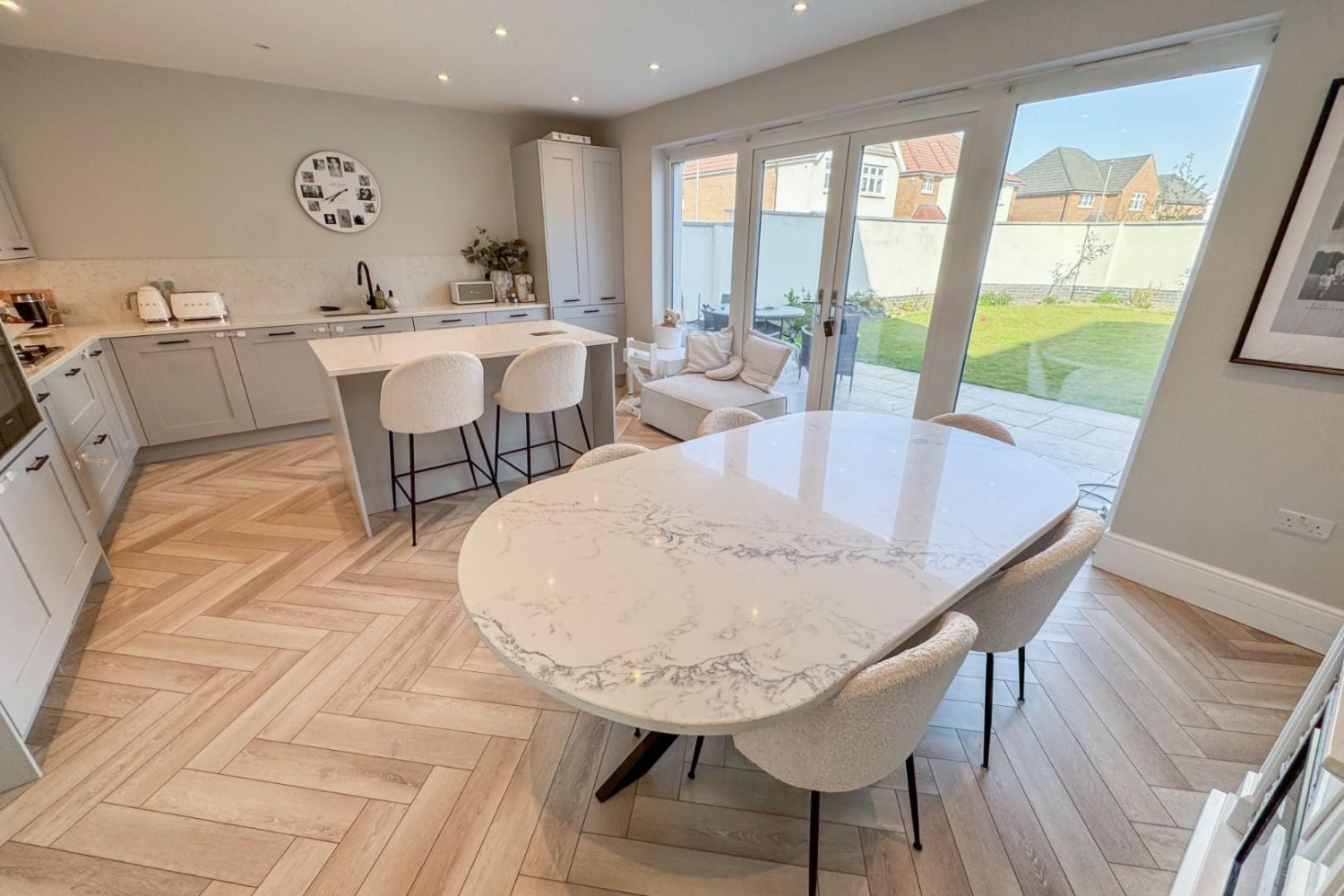 4 bedroom House to let in Bramham Gardens, Leeds