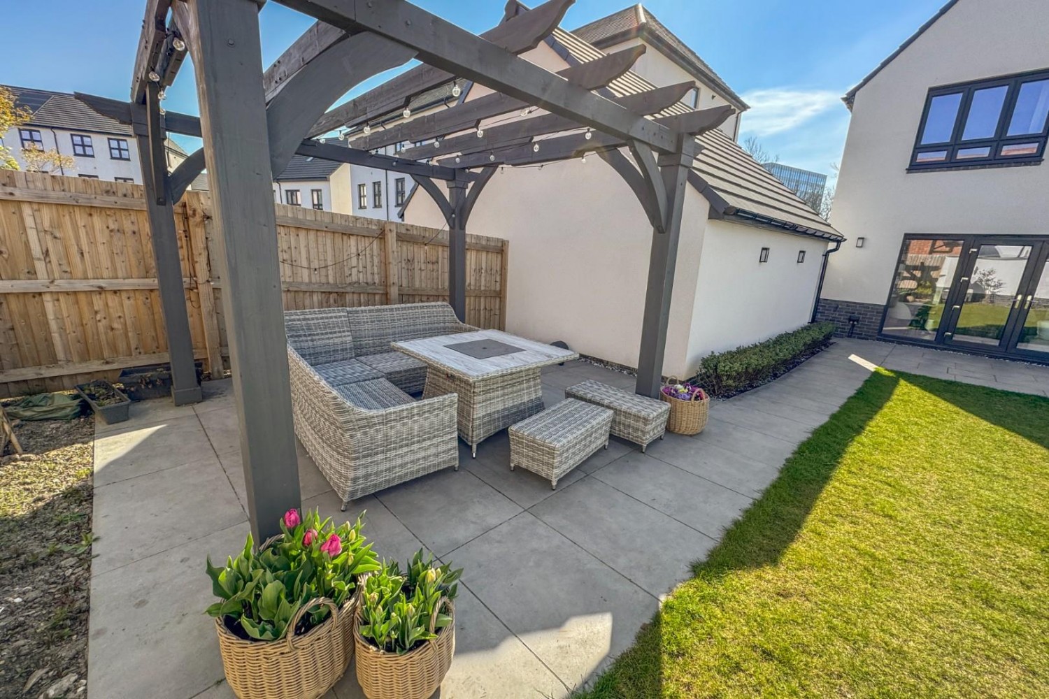 4 bedroom House to let in Bramham Gardens, Leeds