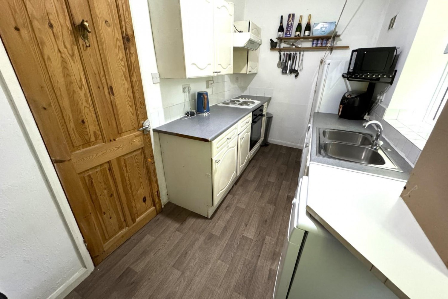 2 bedroom House to let in Ravenscar Avenue, Oakwood