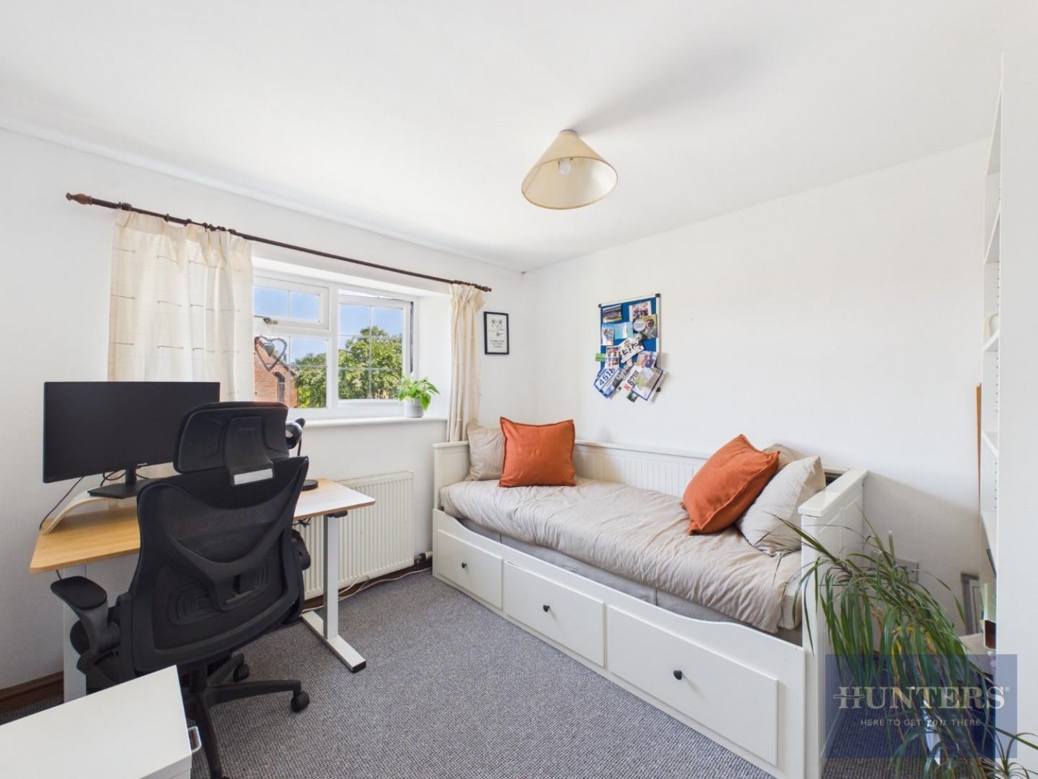3 bedroom House to let in Rolleston Way, Hatherley, Cheltenham