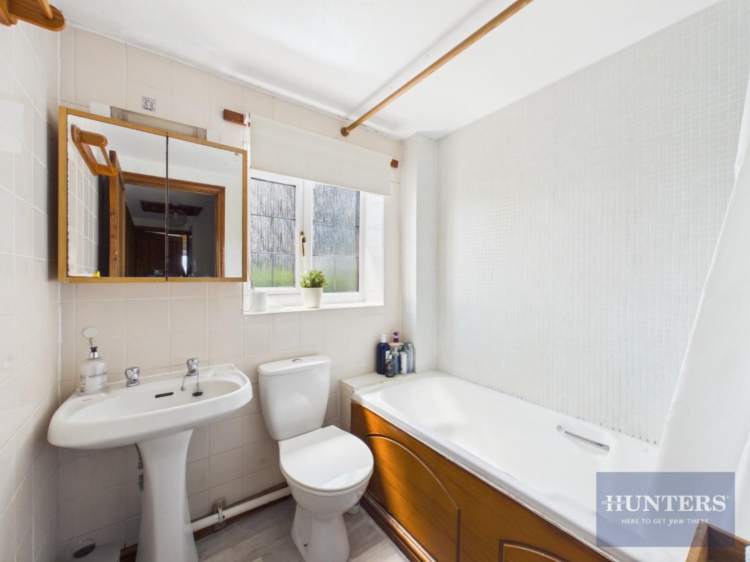 3 bedroom House to let in Rolleston Way, Hatherley, Cheltenham