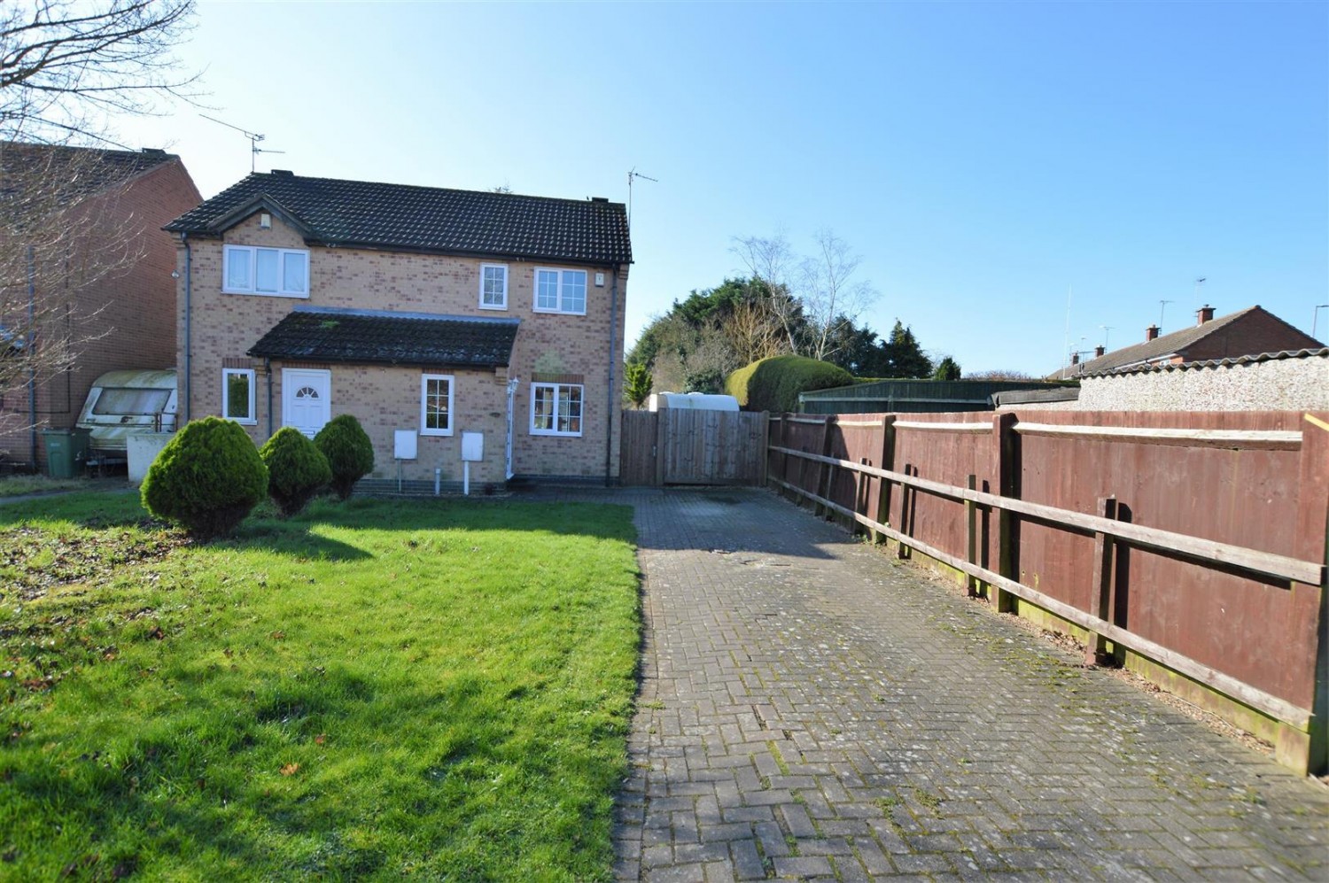 2 bedroom House to let in Ervins Lock Road, Wigston, LE18 4NQ