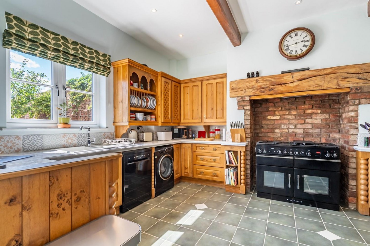 4 bedroom House for sale in Malton Road, York