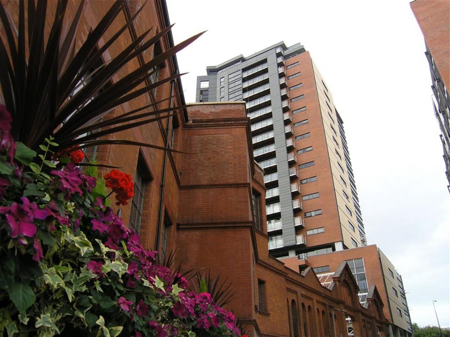 2 bedroom Flat to let in Tempus Tower, Mirabel Street, Manchester, M3 1NN