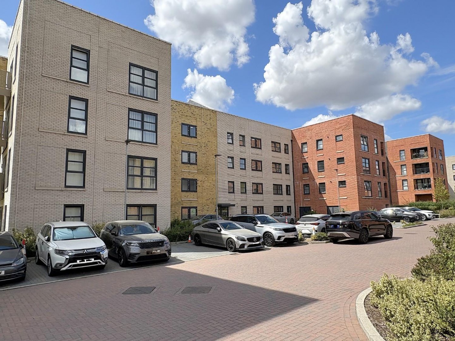 2 bedroom Flat for sale in Eastern Avenue, Western Cross, Ebbsfleet Valley, Swanscombe
