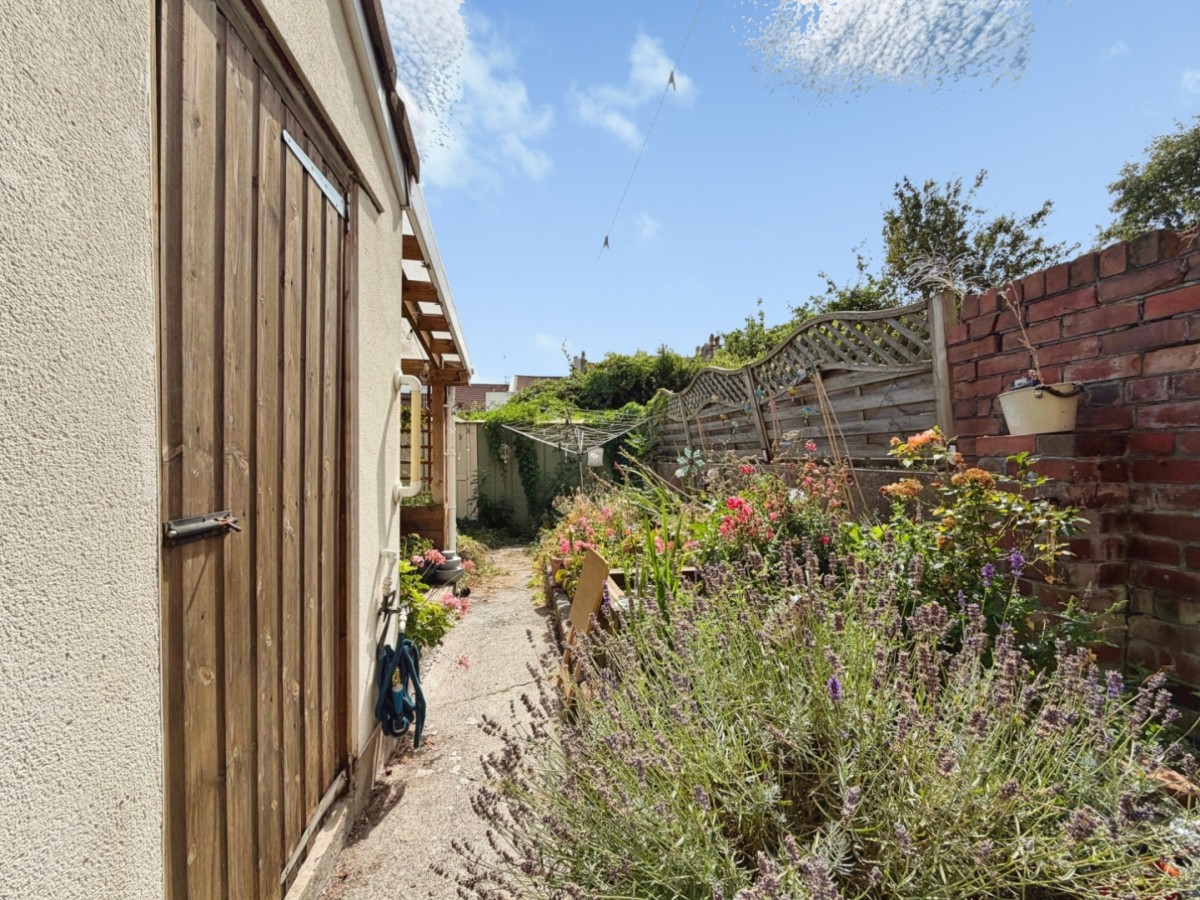 Cleeve Road, Knowle, BS4 2JP