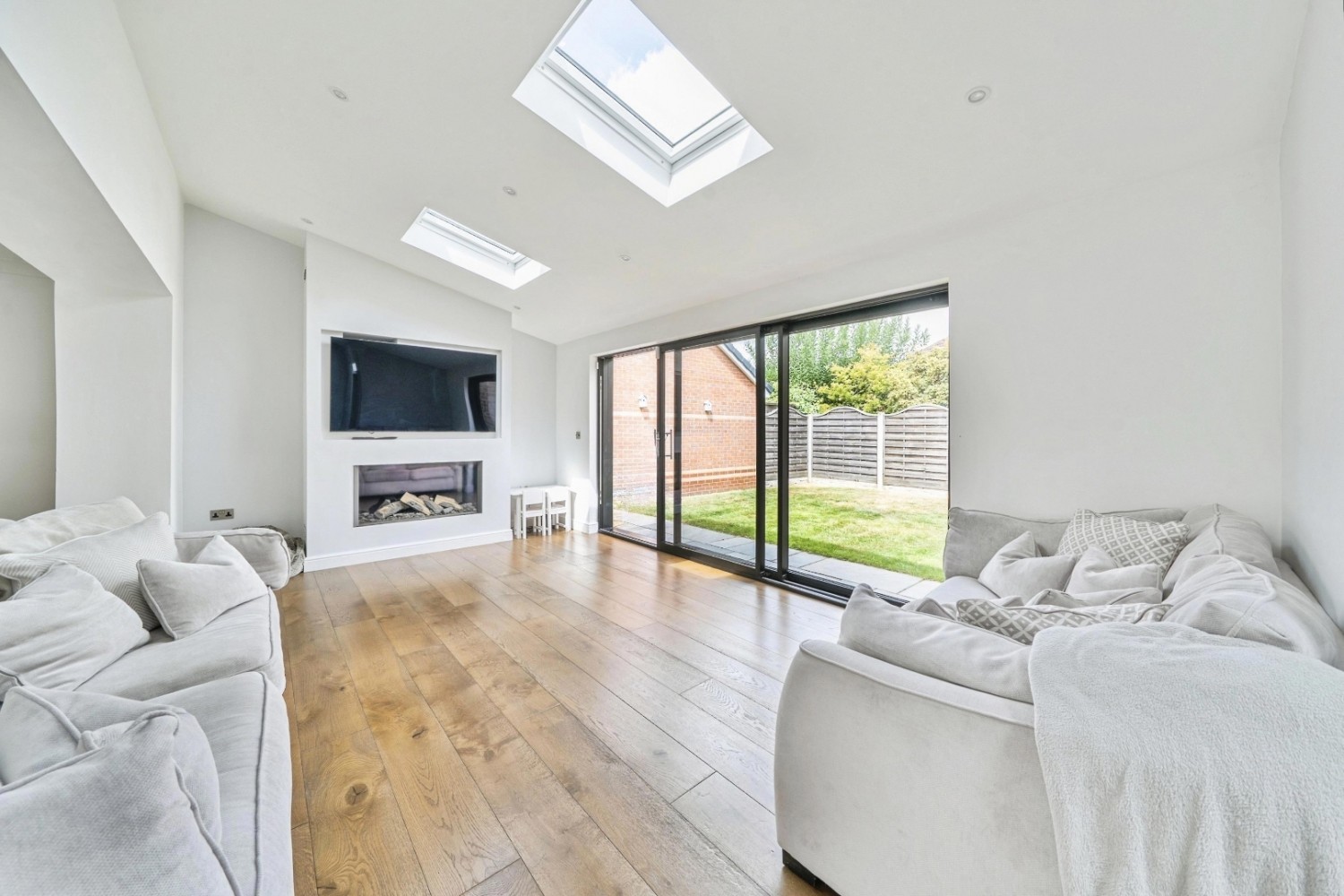 4 bedroom House for sale in Swallowood Court, Brampton Bierlow, Rotherham