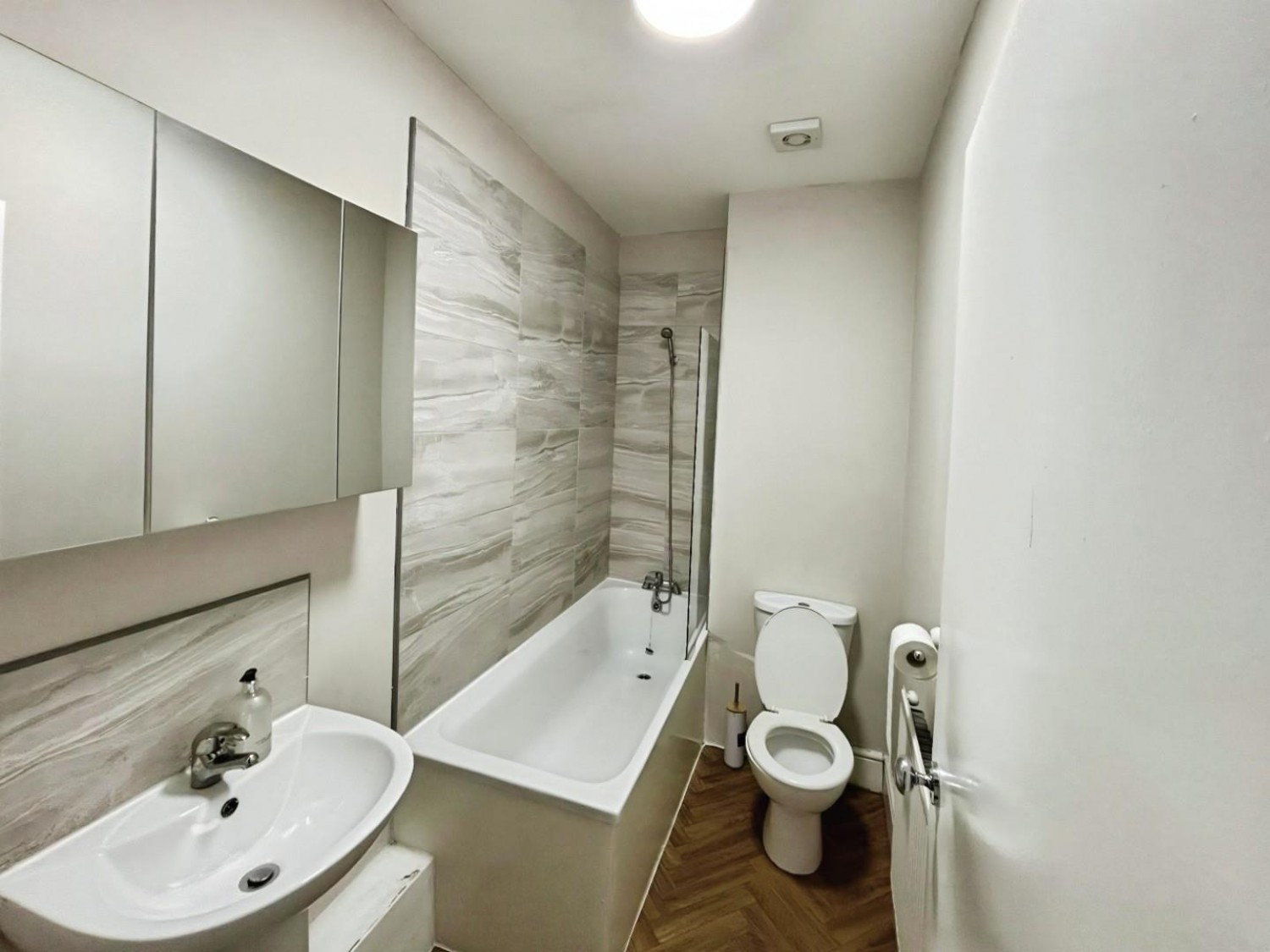 2 bedroom Flat to let in Hookstone Road, Harrogate, HG2 8BT