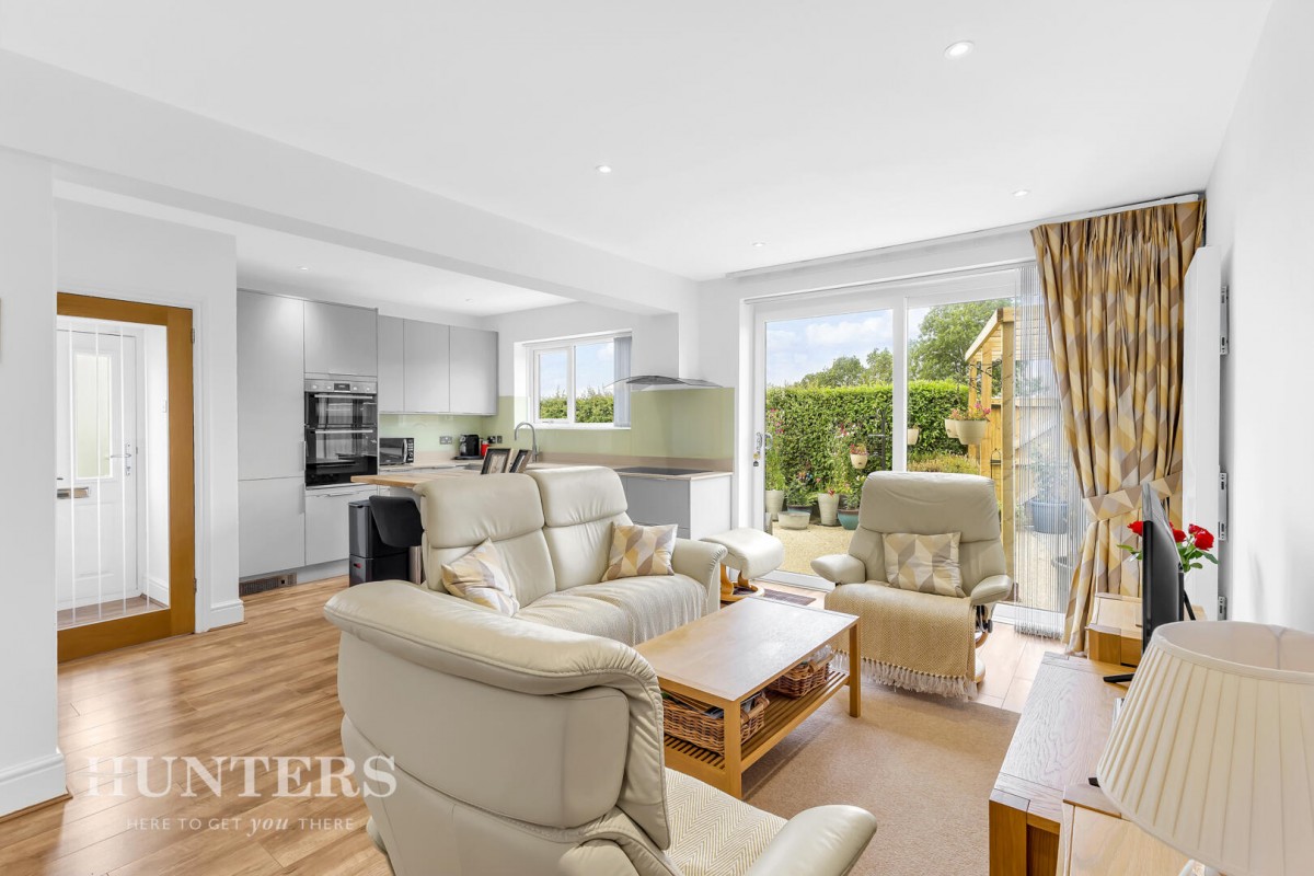 Milbury Drive, Hollingworth Lake OL15 0BZ
