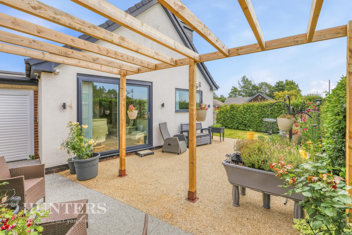 Milbury Drive, Hollingworth Lake OL15 0BZ