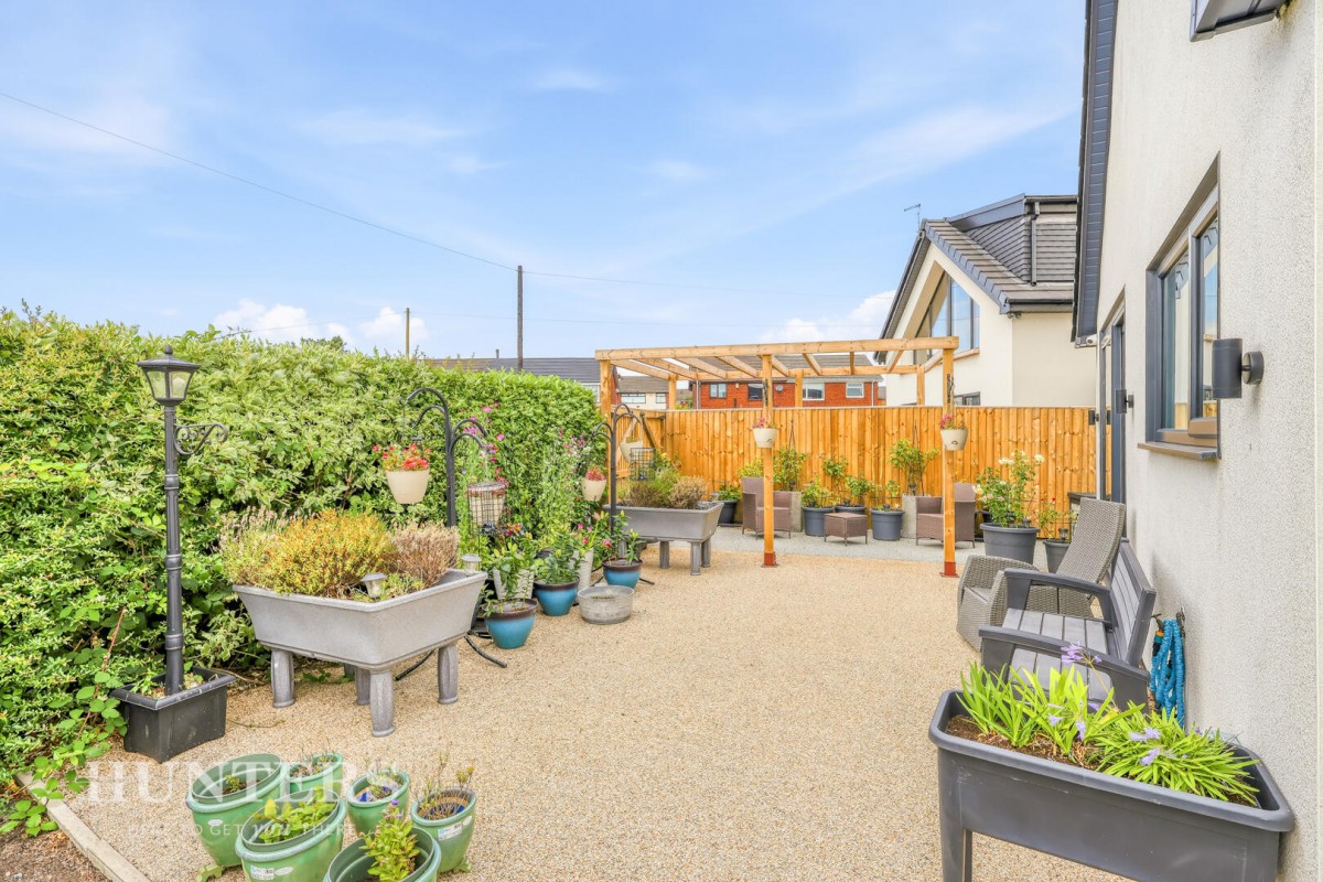 Milbury Drive, Hollingworth Lake OL15 0BZ