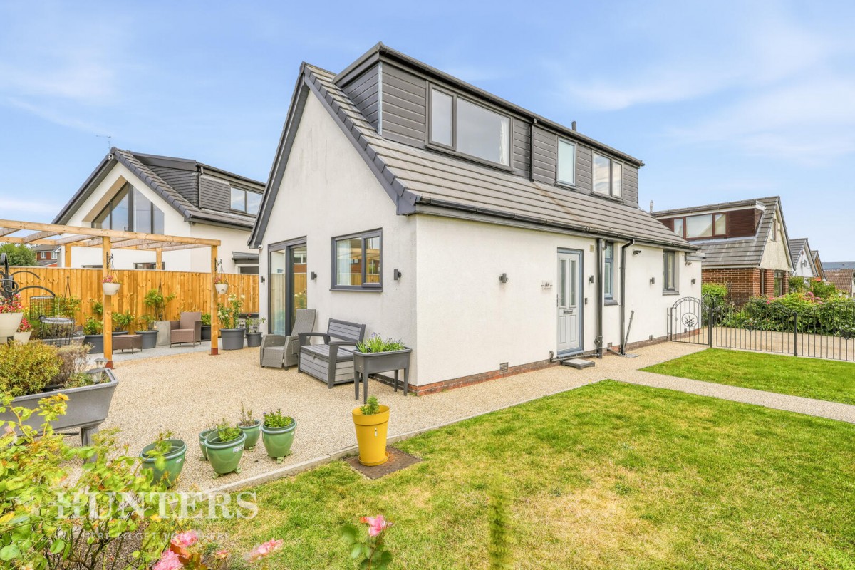 Milbury Drive, Hollingworth Lake OL15 0BZ