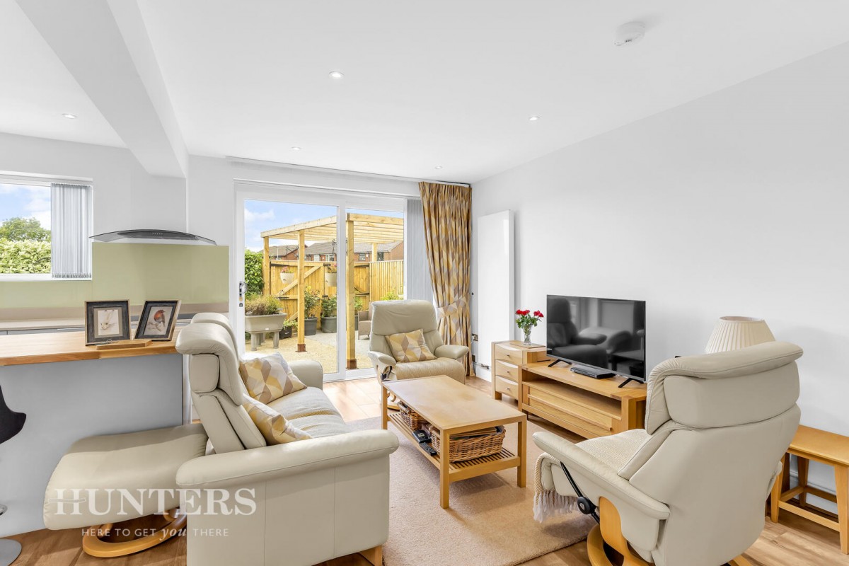 Milbury Drive, Hollingworth Lake OL15 0BZ