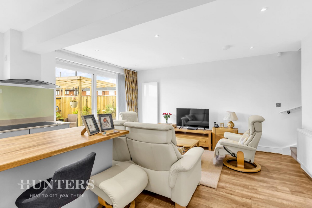 Milbury Drive, Hollingworth Lake OL15 0BZ