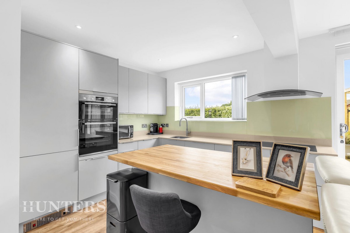 Milbury Drive, Hollingworth Lake OL15 0BZ