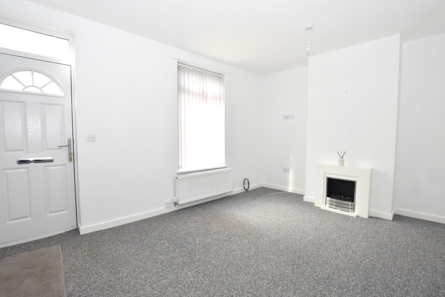 2 bedroom House to let in Church Street West, Chesterfield, Derbyshire