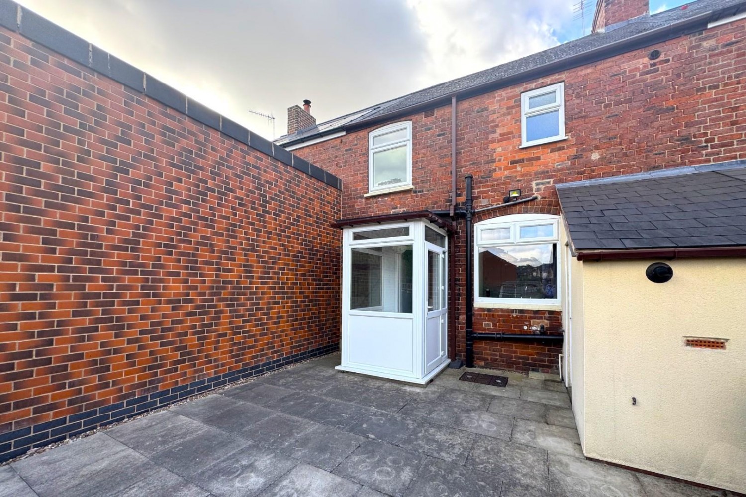 2 bedroom House to let in Church Street West, Chesterfield, Derbyshire