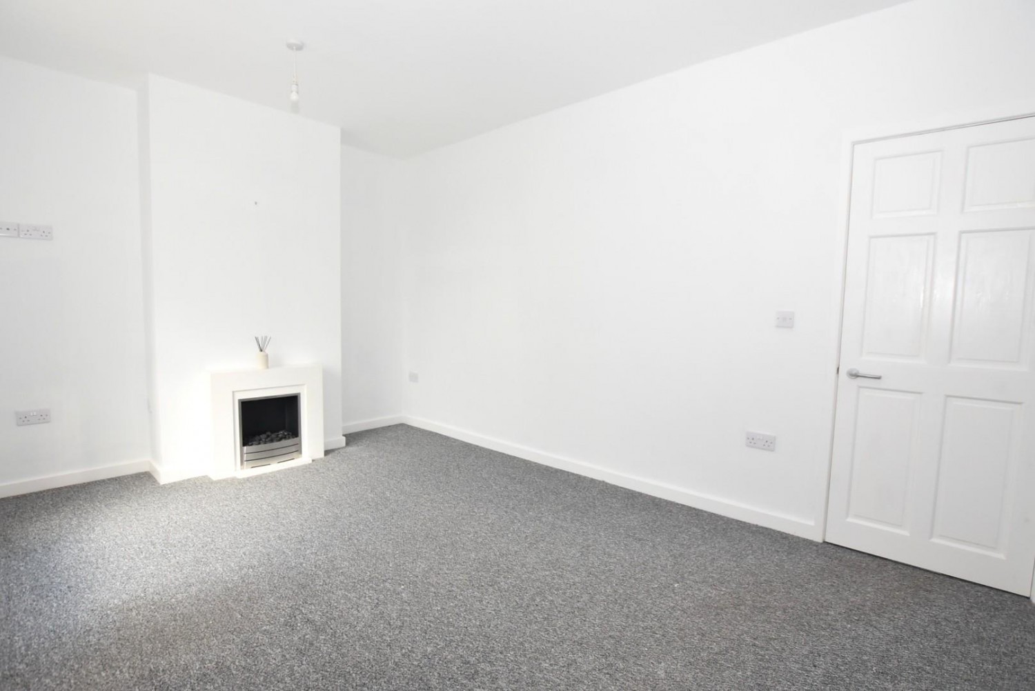2 bedroom House to let in Church Street West, Chesterfield, Derbyshire