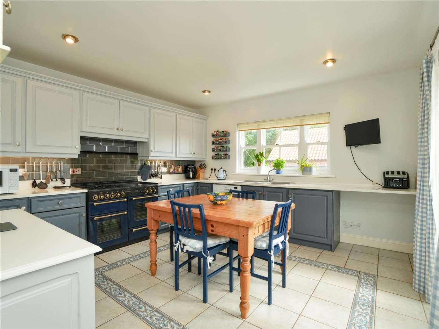 5 bedroom House for sale in Chestnut Meadows, Tollerton, York, North Yorkshire