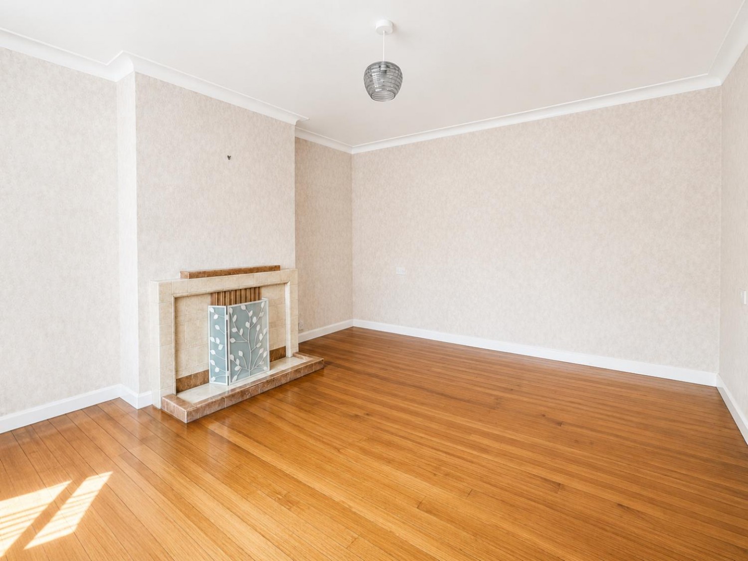 3 bedroom House to let in The Manor Drive, Worcester Park