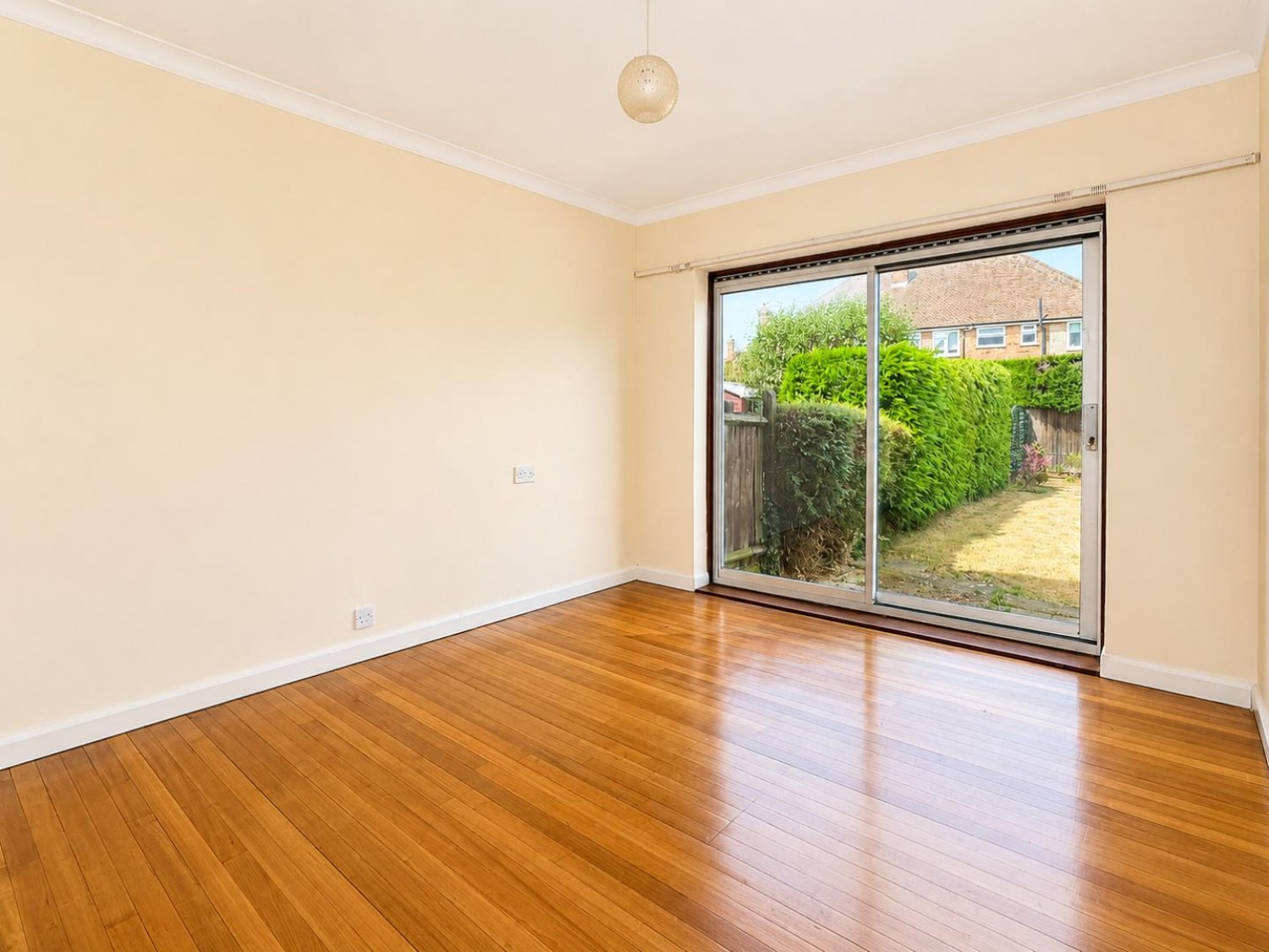 3 bedroom House to let in The Manor Drive, Worcester Park