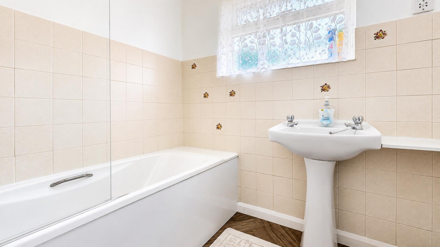 3 bedroom House to let in The Manor Drive, Worcester Park
