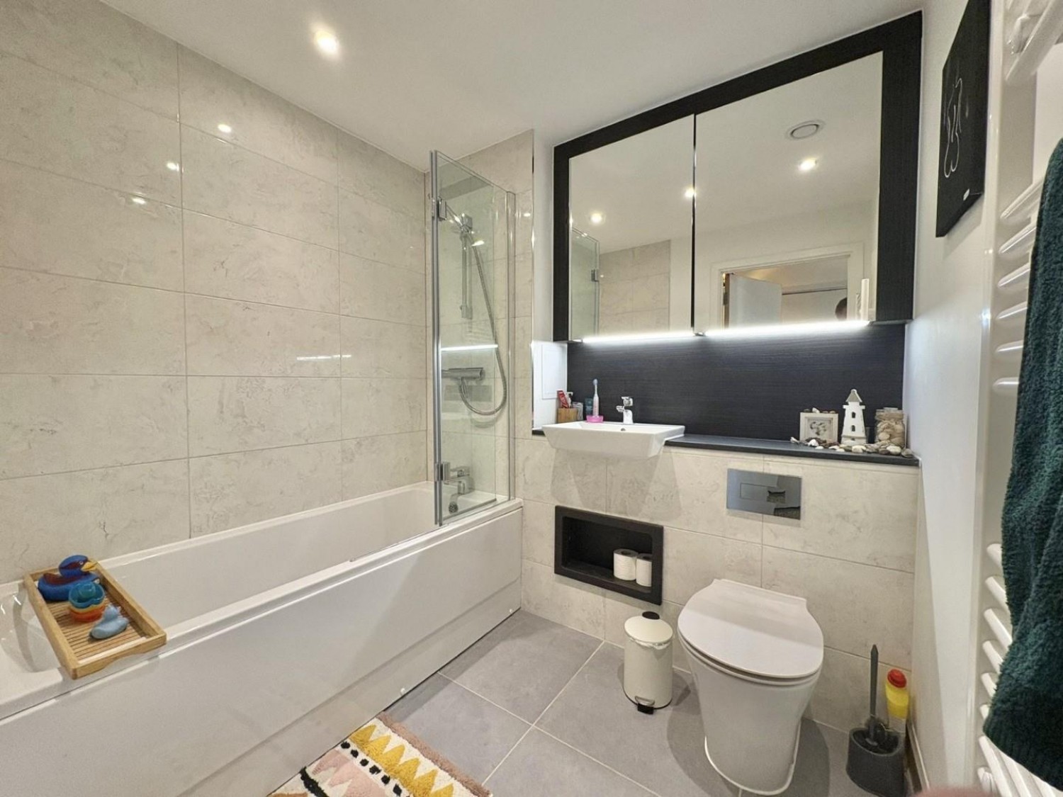 2 bedroom Flat for sale in Laurina Apartments, Carnation Gardens, Hayes
