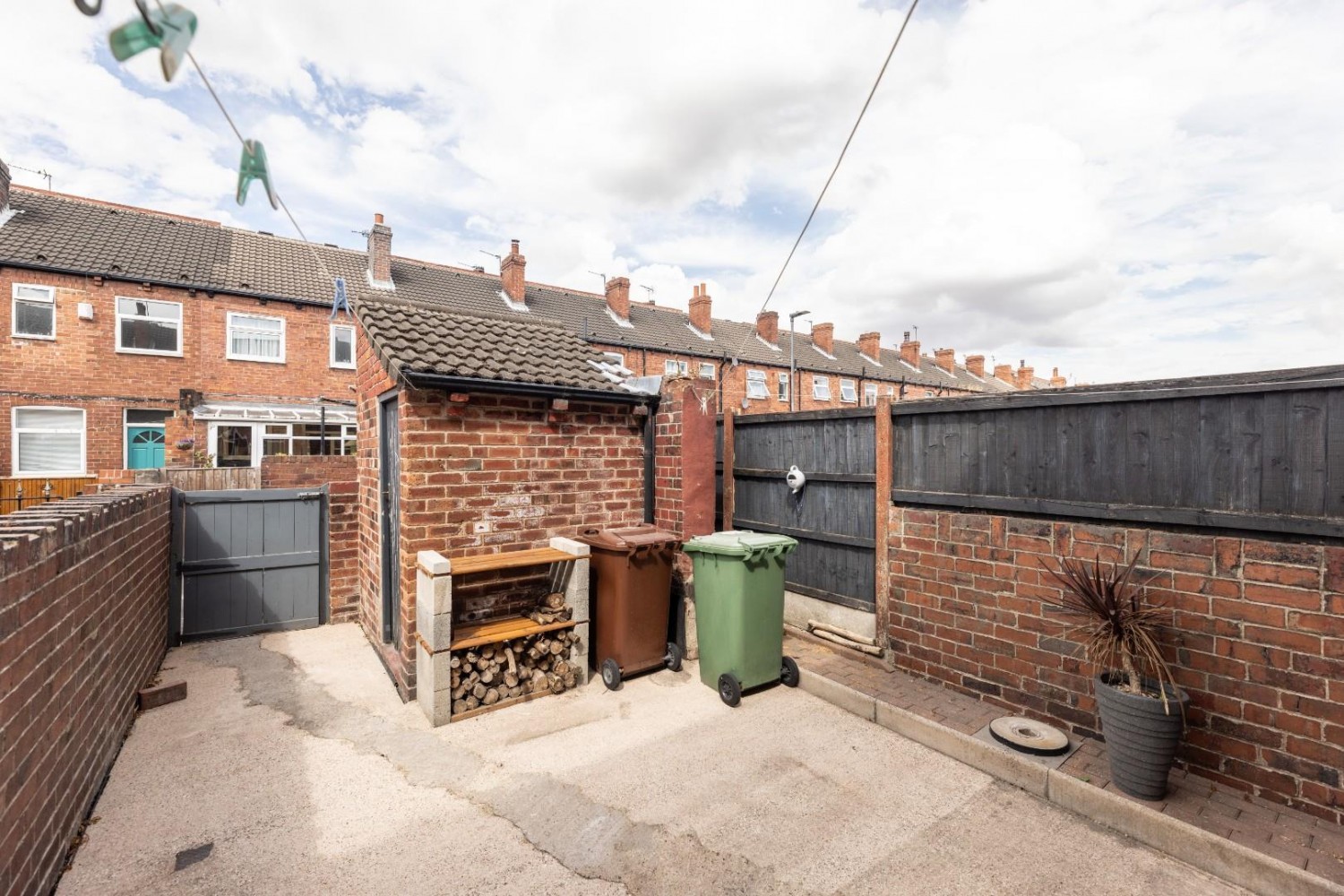 2 bedroom House for sale in Hugh Street, Castleford