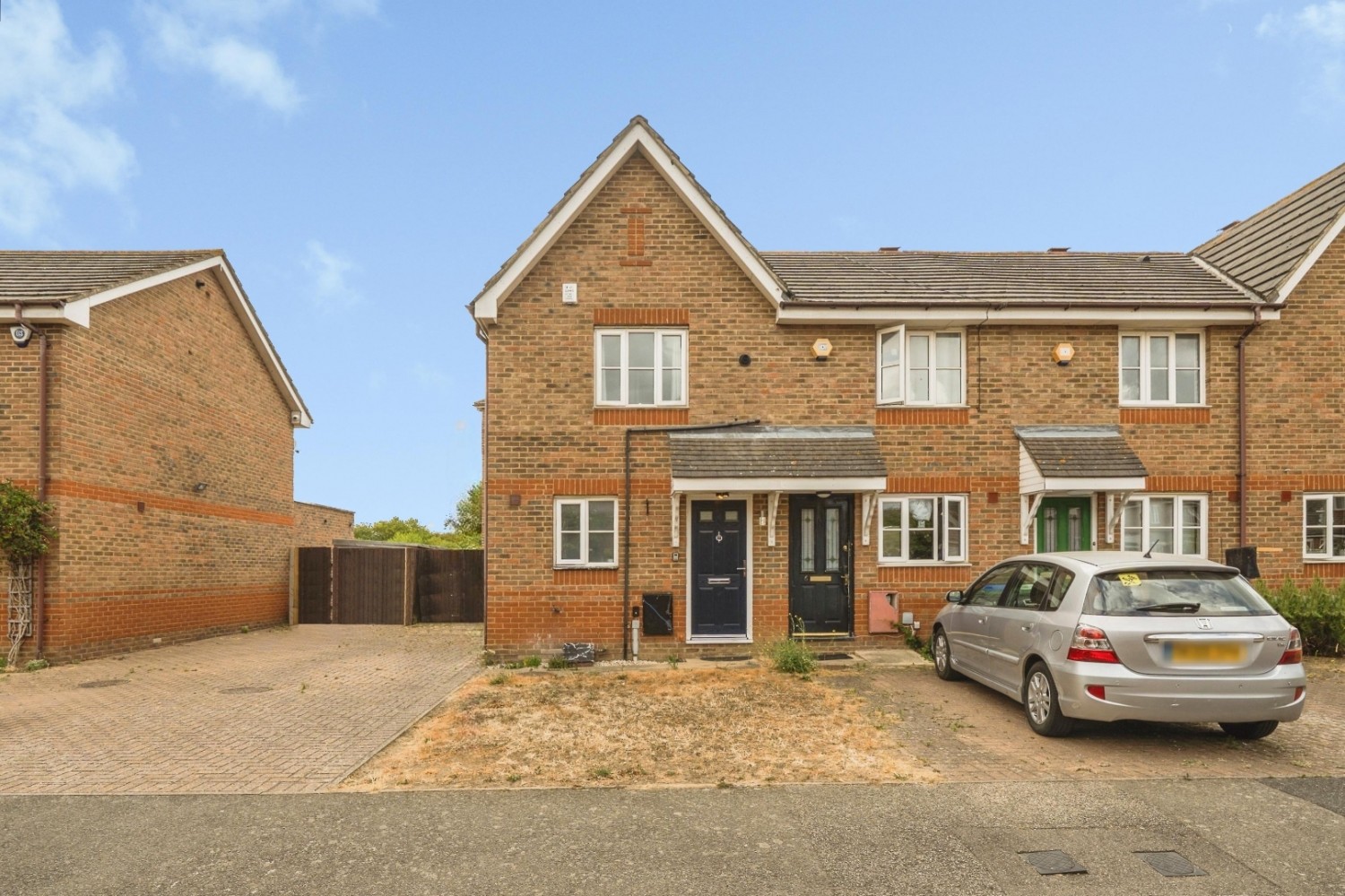 2 bedroom House for sale in Sunningdale Close, London