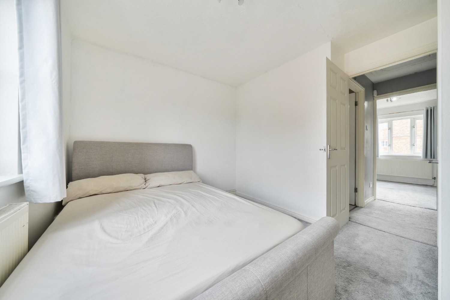 2 bedroom House for sale in Sunningdale Close, London