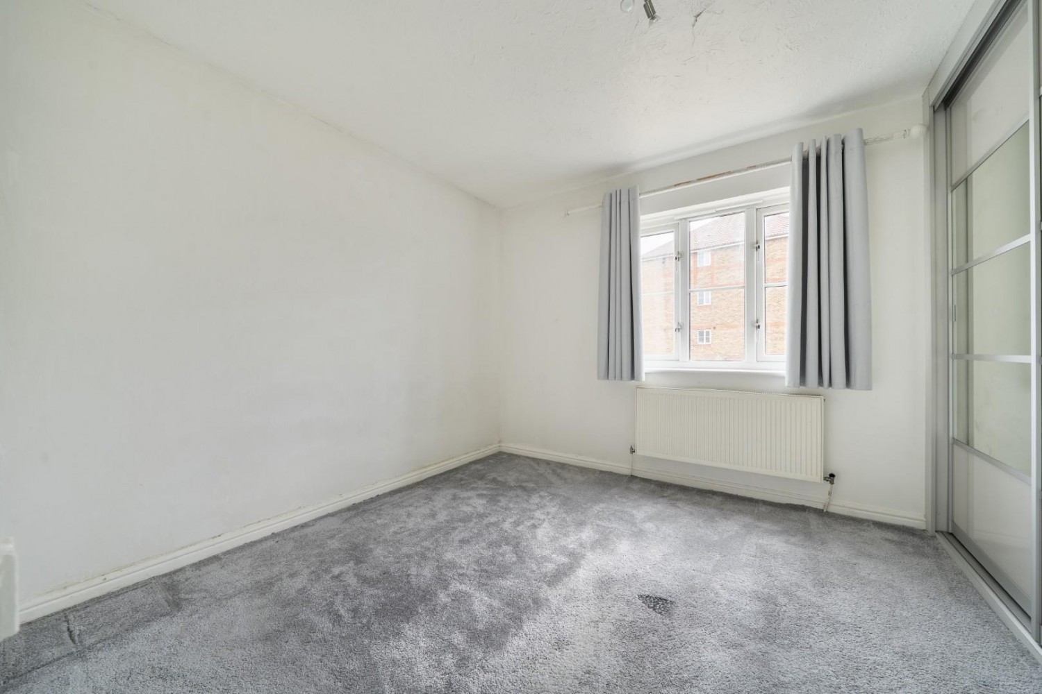 2 bedroom House for sale in Sunningdale Close, London