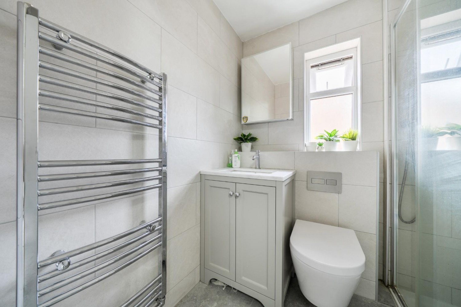 2 bedroom House for sale in Sunningdale Close, London