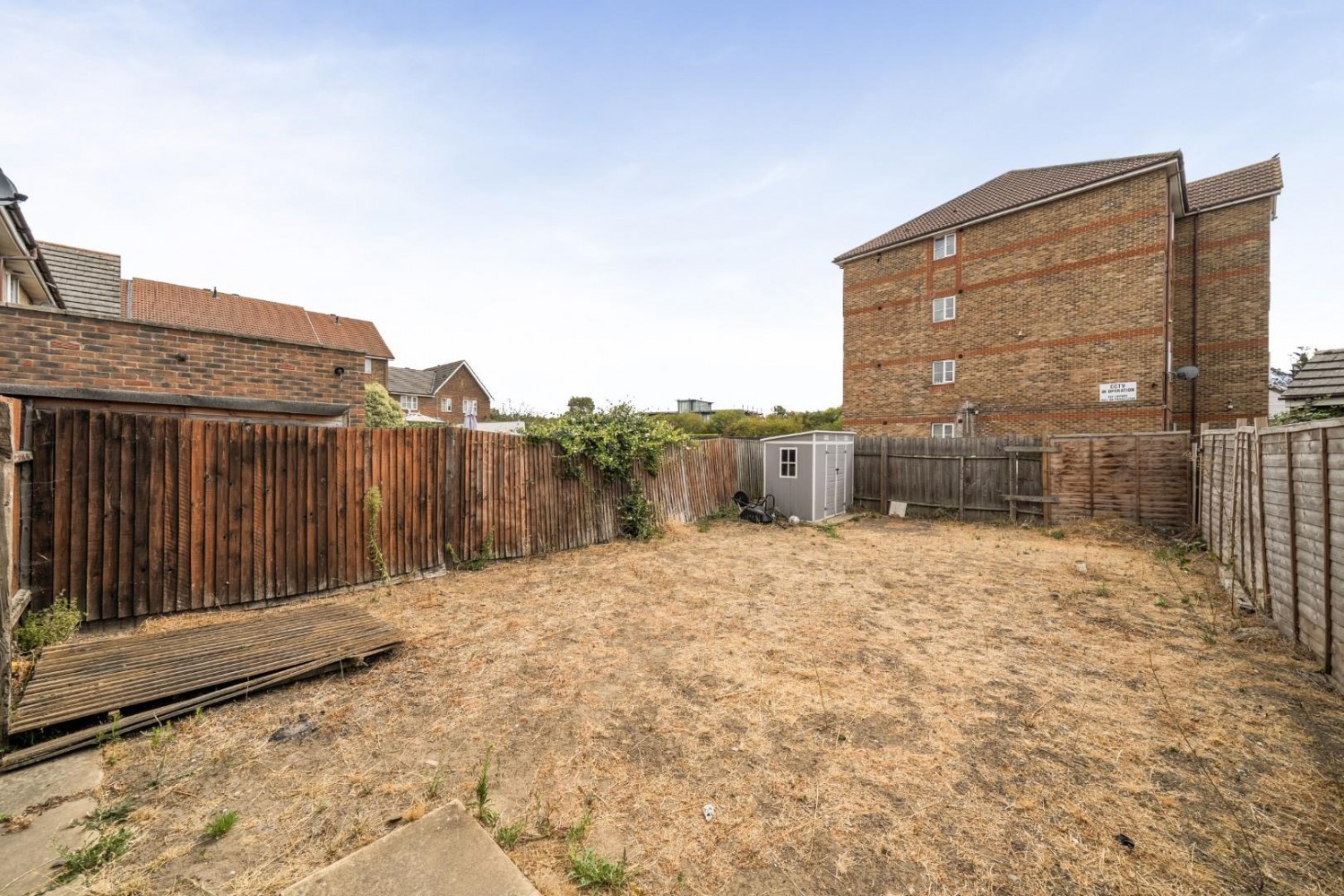 2 bedroom House for sale in Sunningdale Close, London