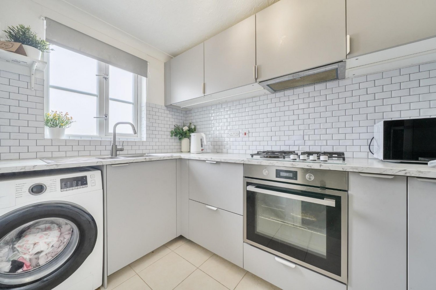 2 bedroom House for sale in Sunningdale Close, London