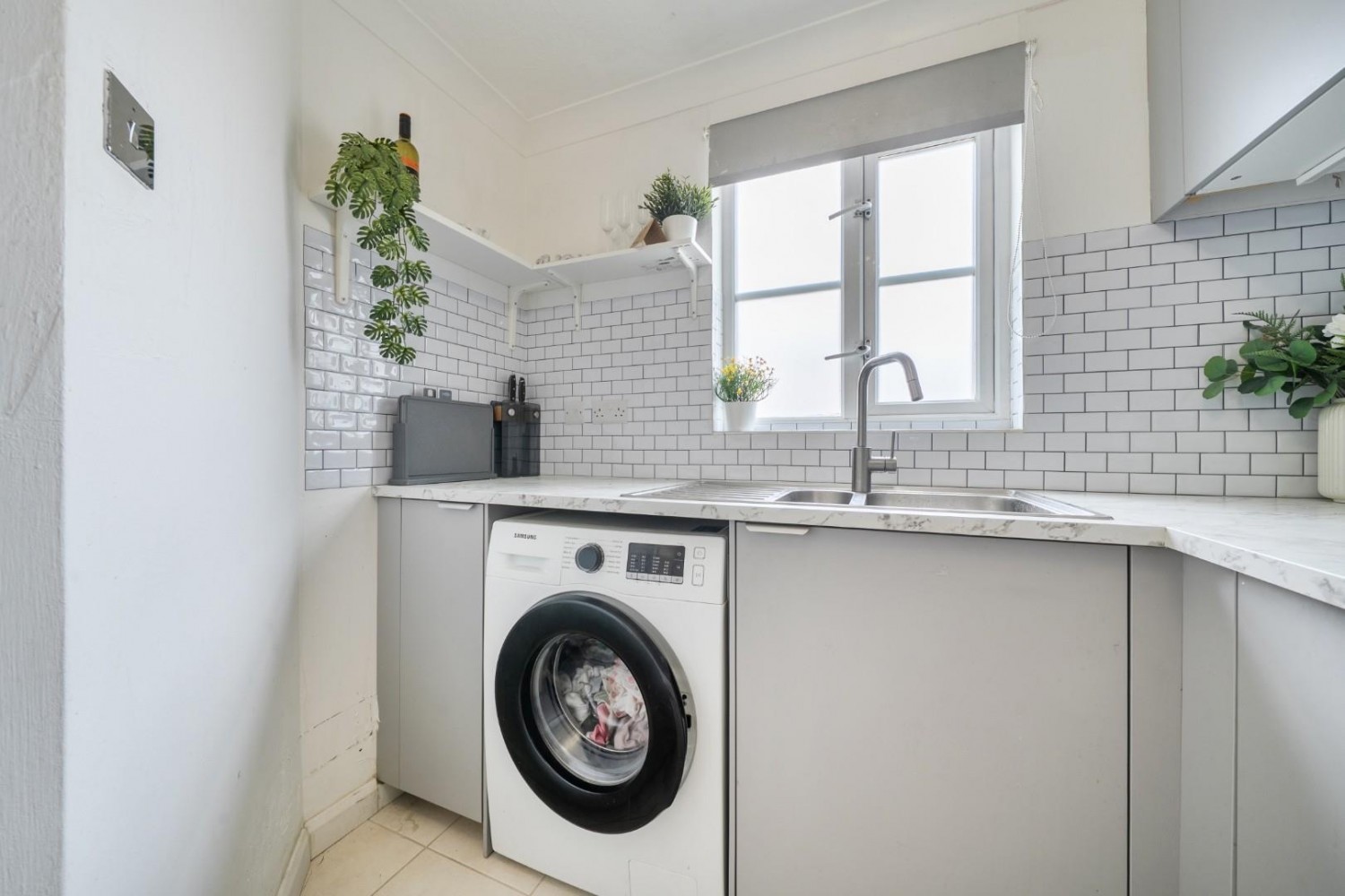 2 bedroom House for sale in Sunningdale Close, London