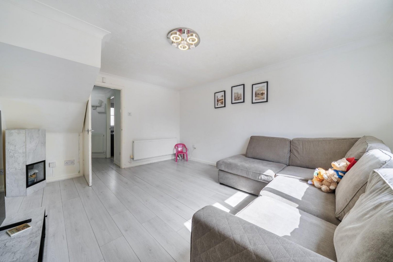 2 bedroom House for sale in Sunningdale Close, London