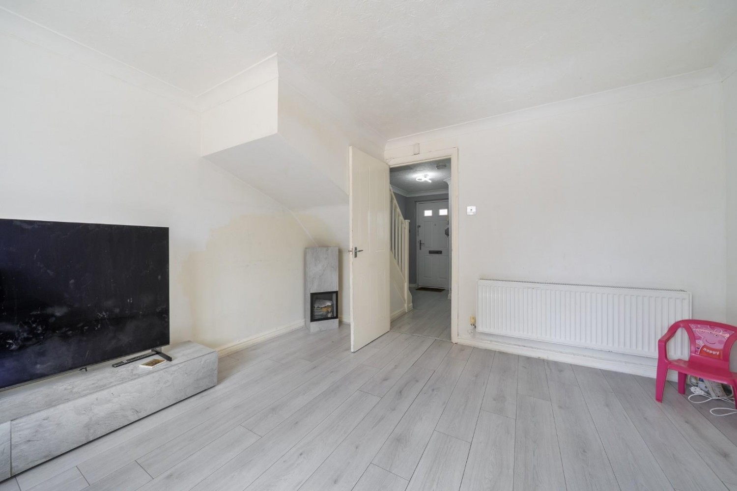 2 bedroom House for sale in Sunningdale Close, London